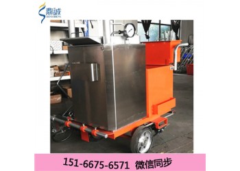 手推熱熔劃線機是熱熔標線施工的關(guān)鍵設(shè)備